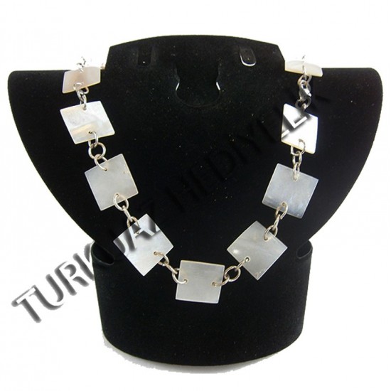 SEDEF KABUK EKLİ KOLYE - KARE / BEYAZ